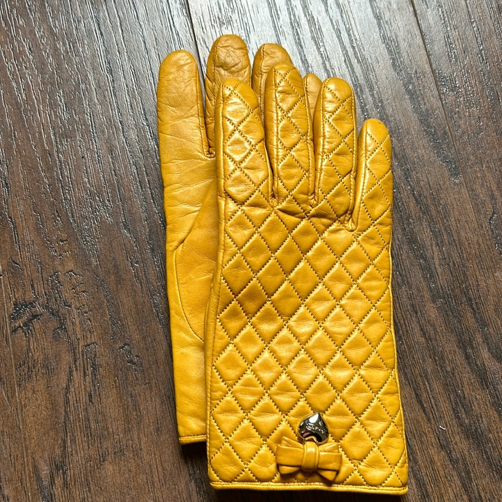 Coach Leather Quilted Bow Gloves in Amber